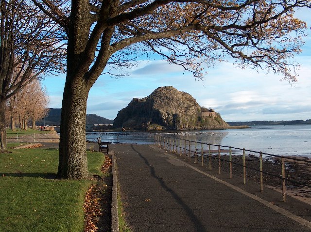 Dumbarton Rock from Levengrove Park Wikipedia photo by Andrew McEwan