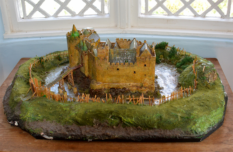 Dirleton Castle model side view 