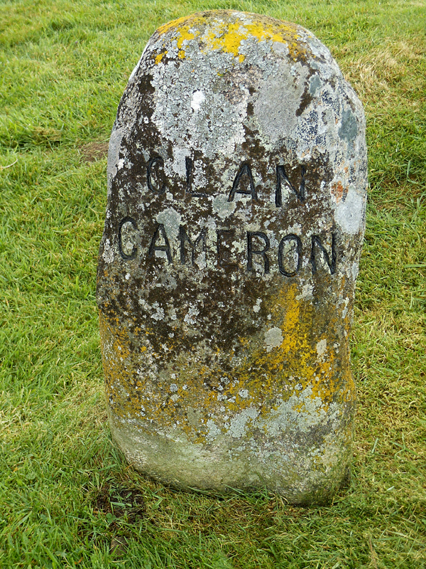 Culloden Moor Clan Cameron stone © 2006 Scotiana