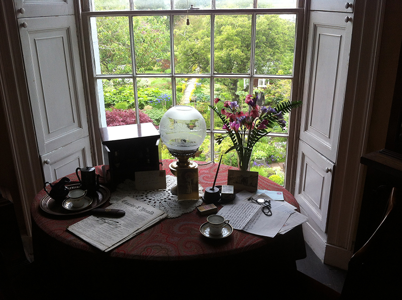 Brougthon House Hornel's writing table © 2015 Scotiana