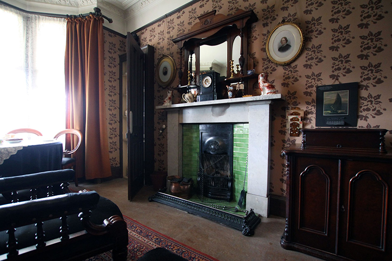 Miss Toward's drawing-room  in Glasgow Tenement House Miss Toward's drawing-room  © National Trust for Scotland