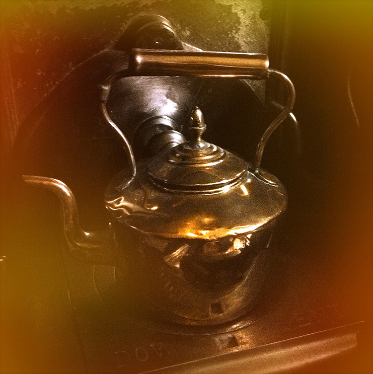 Miss Toward's kettle in her Glasgow Tenement House  © Glen Bowman Flickr - Photo Sharing