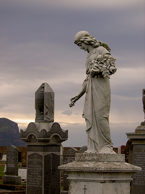 Warbeth Cemetery in Orkney Johanna Wilhelmina's grave © 2003 Scotiana