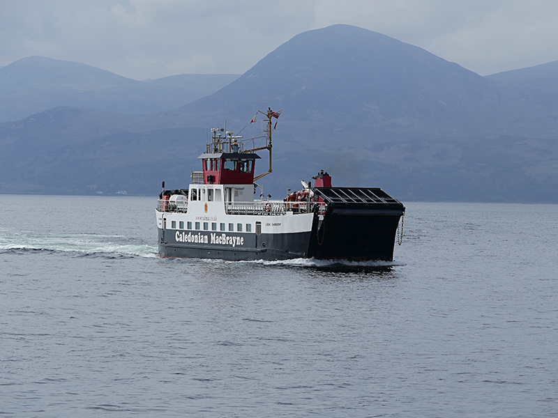 Claonaig-Lochranza ferry © 2015 Scotiana