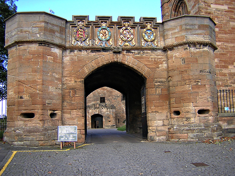 Linlithgow Palace © 2003 Scotiana