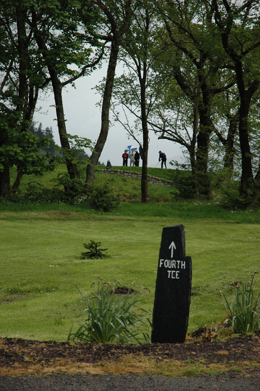 Golf playing in the rain Glencoe Ballachulish links Scotland © 2006 Scotiana 