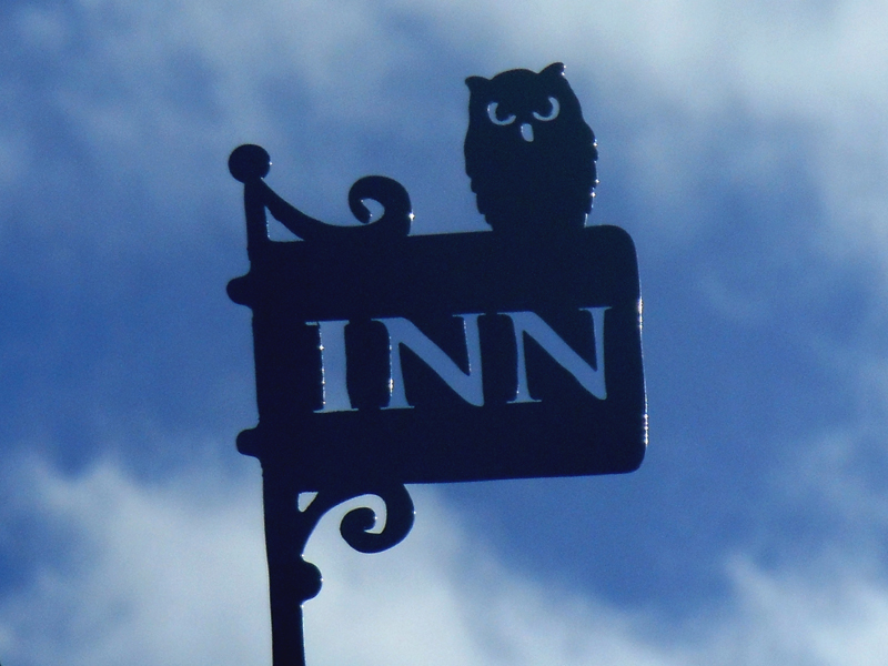 Alloway Poet's Path Inn Owl sign  © 2012 Scotiana