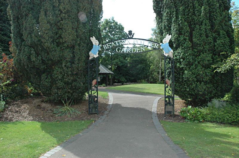 Dunkeld Beatrix Potter Garden entrance gate © 2007 Scotiana