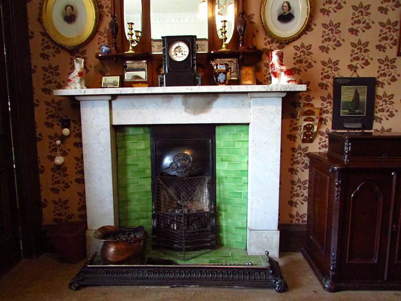 The fireplace in Miss Toward'sTenement House in Glasgow © Glen Bowman Flickr - Photo Sharing