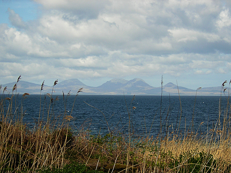 A view of the Paps of Jura from Kintyre © 2004 Scotiana