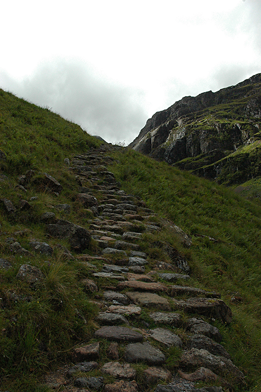 Glencoe cobbled path © 2006 Scotiana