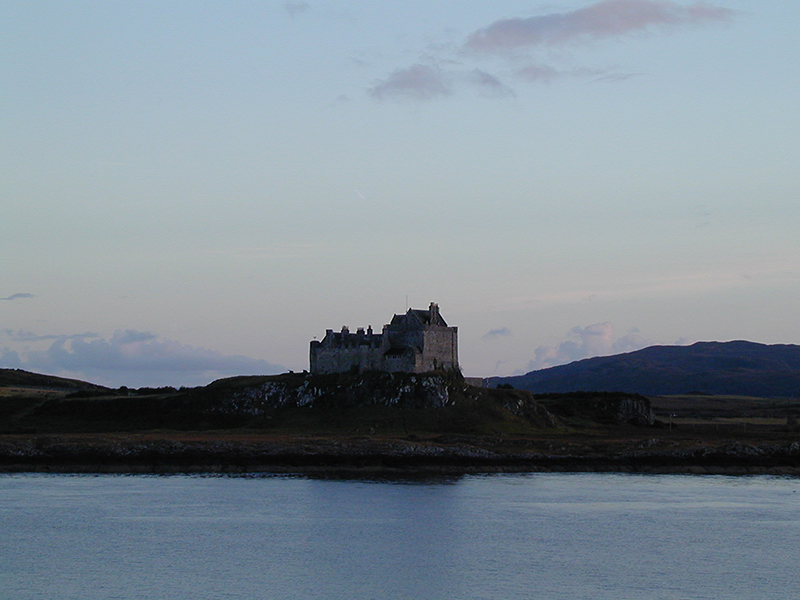 Duart Castle Isle of Mull Scotland © 2003 Scotiana
