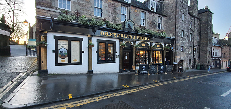 Edinburgh Greyfriar's Kirkyard and Bobby pub © 2019 Scotiana