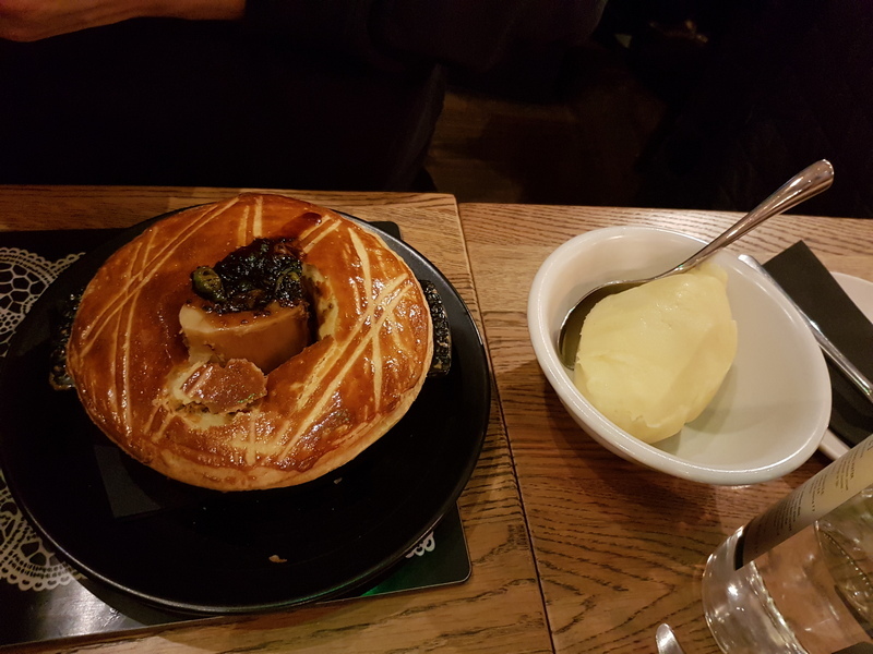 Edinburgh Scran & Scallie restaurant ale pie © 2019 Scotiana