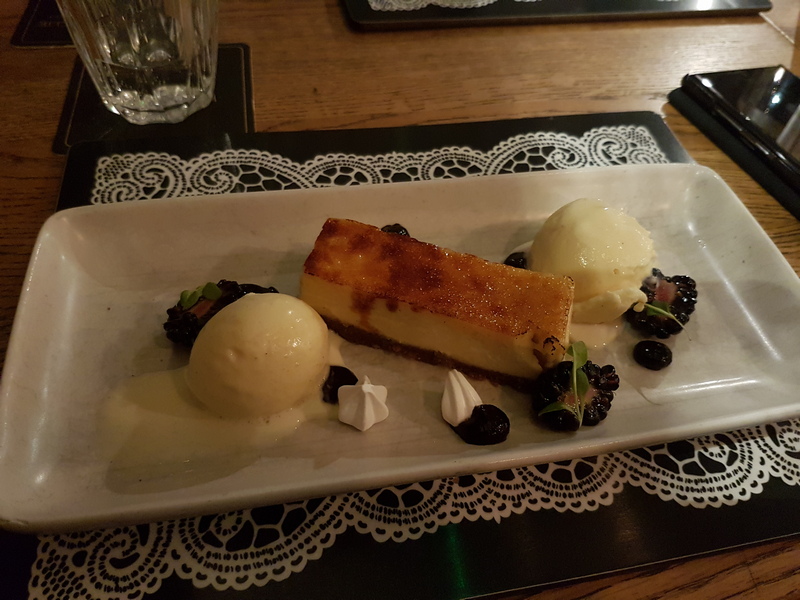 Edinburgh Scran & Scannie restaurant cheese cake & vanilla ice cream © 2019 Scotiana